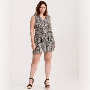 Torrid Paisley Print Button Tie Neck Top K1